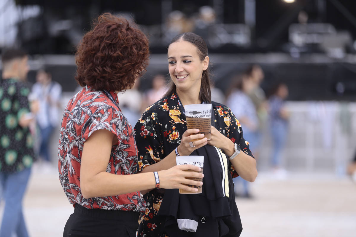 El festival con el que 'acaba el verano' reúne a miles de personas en el Cortijo del Conde de Granada 