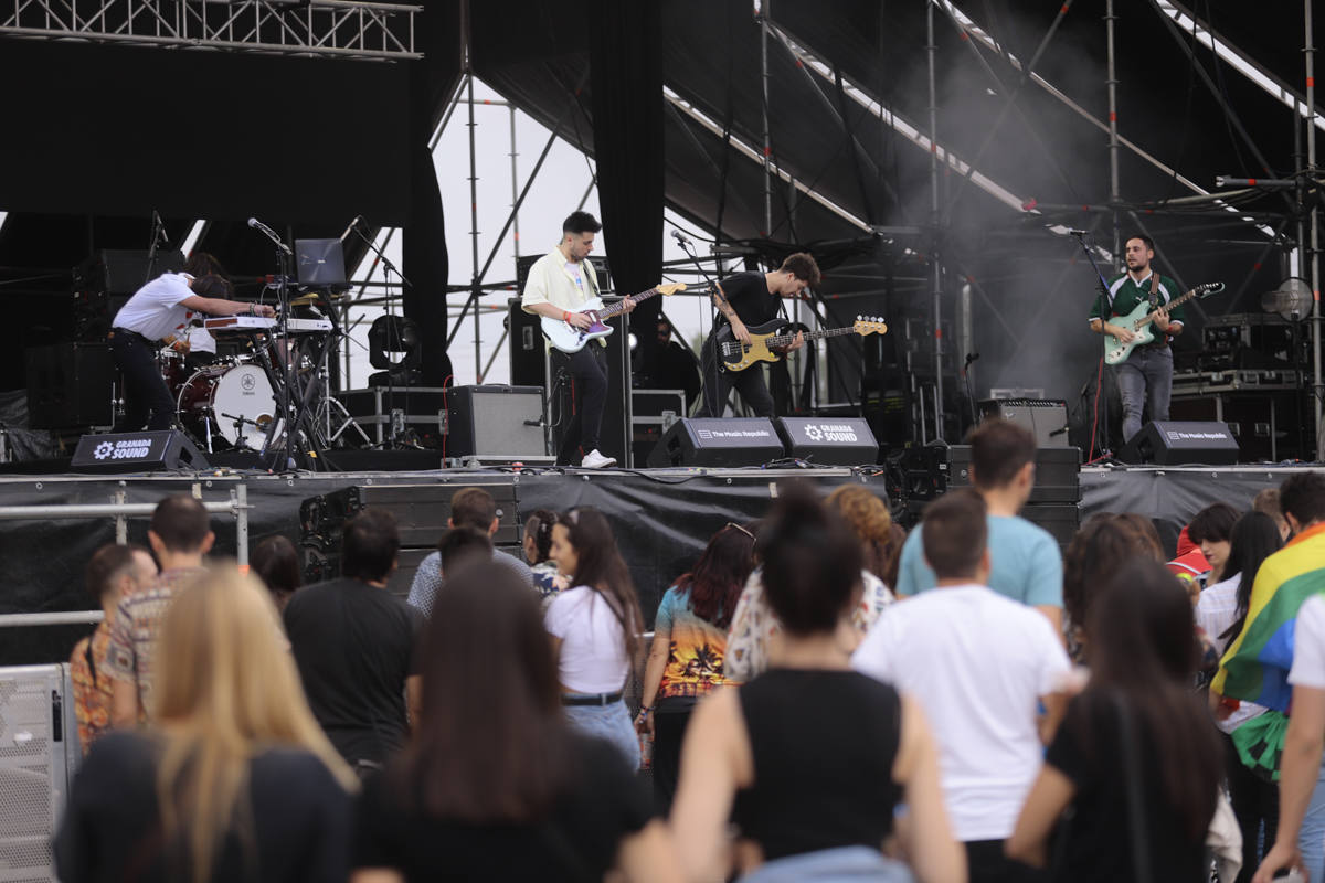 El festival con el que 'acaba el verano' reúne a miles de personas en el Cortijo del Conde de Granada 