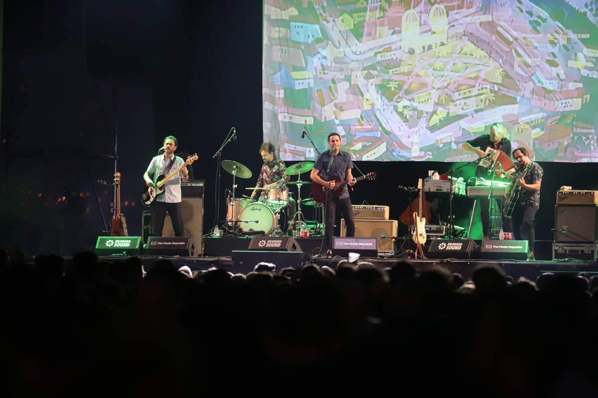 El festival con el que 'acaba el verano' reúne a miles de personas en el Cortijo del Conde de Granada 
