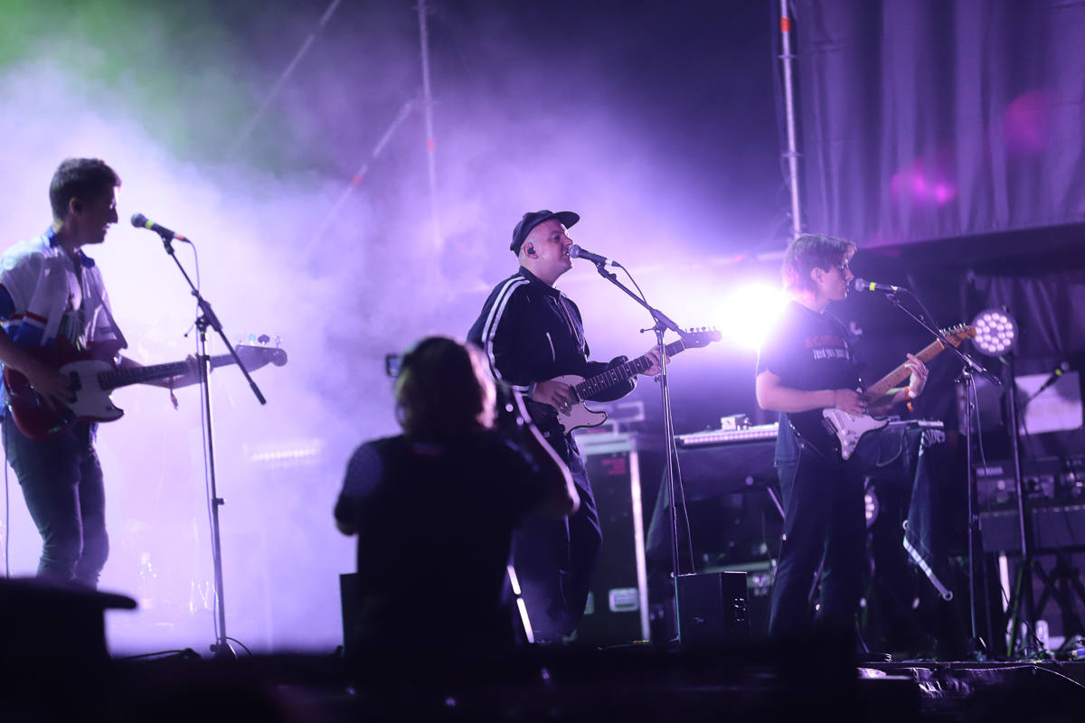 El festival con el que 'acaba el verano' reúne a miles de personas en el Cortijo del Conde de Granada 