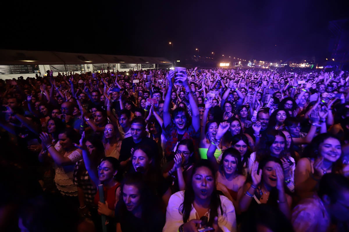 El festival con el que 'acaba el verano' reúne a miles de personas en el Cortijo del Conde de Granada 