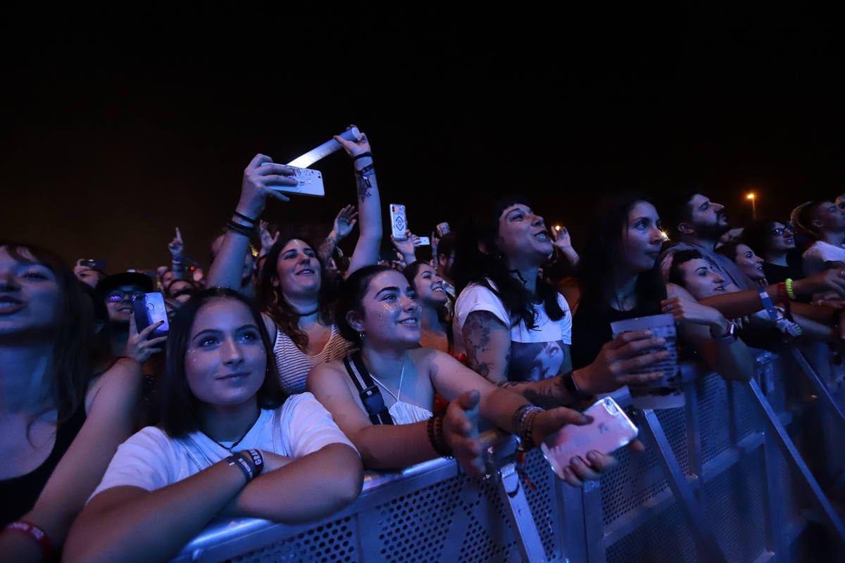 El festival con el que 'acaba el verano' reúne a miles de personas en el Cortijo del Conde de Granada 
