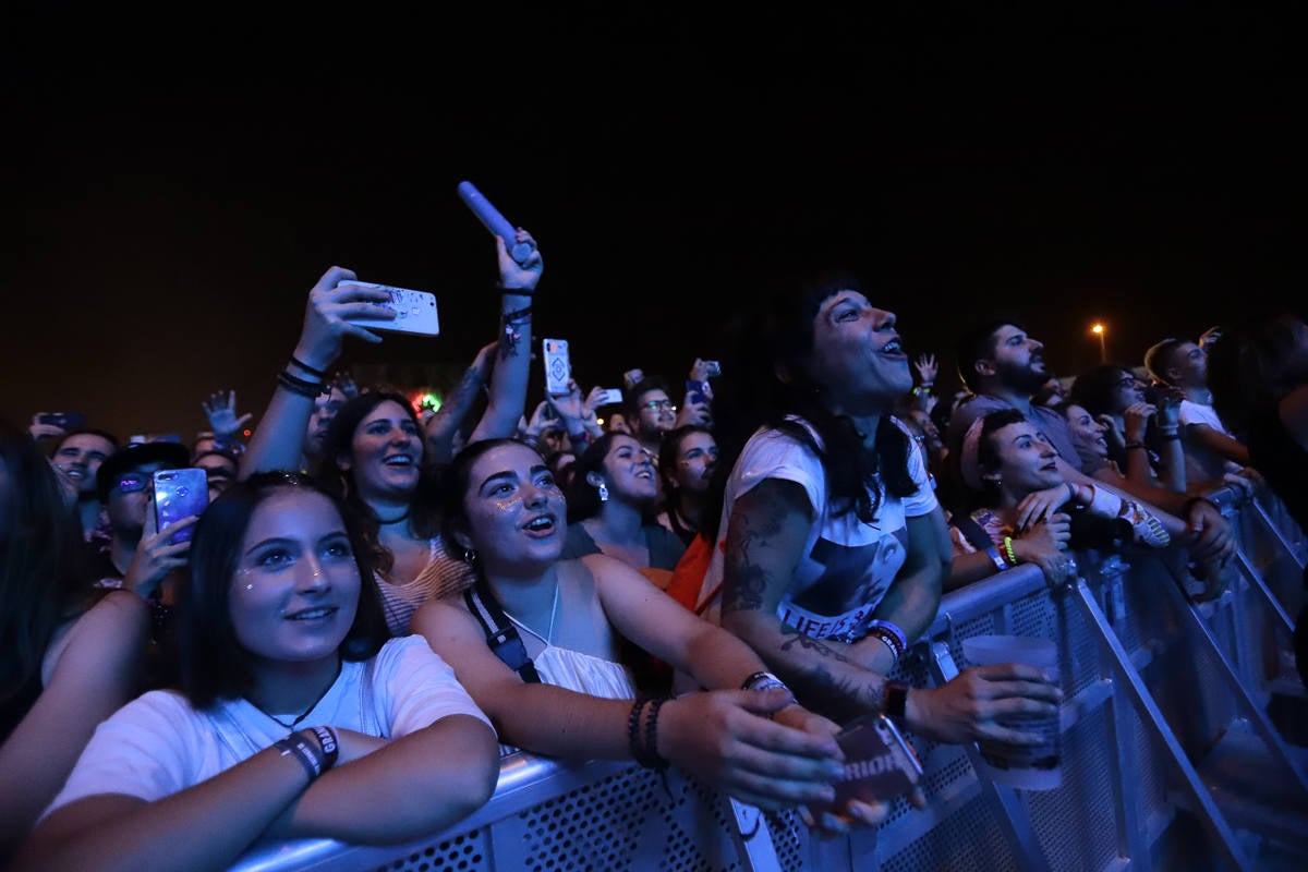 El festival con el que 'acaba el verano' reúne a miles de personas en el Cortijo del Conde de Granada 