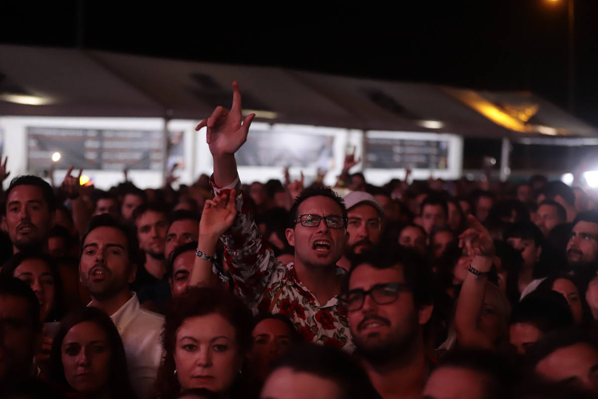 El festival con el que 'acaba el verano' reúne a miles de personas en el Cortijo del Conde de Granada 