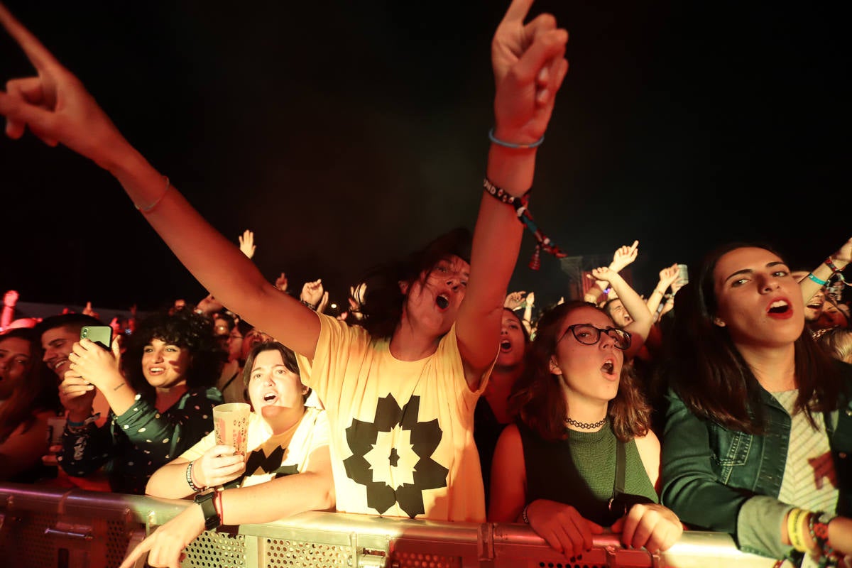 El festival con el que 'acaba el verano' reúne a miles de personas en el Cortijo del Conde de Granada 