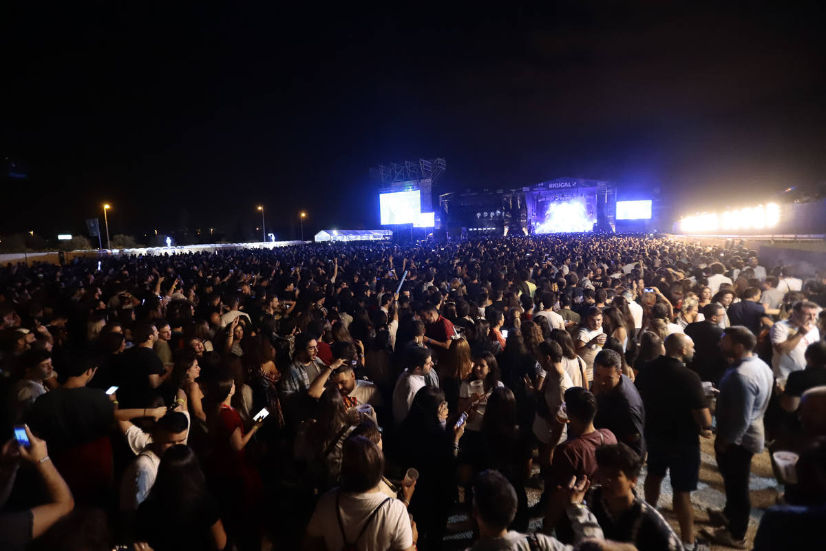 El festival con el que 'acaba el verano' reúne a miles de personas en el Cortijo del Conde de Granada 