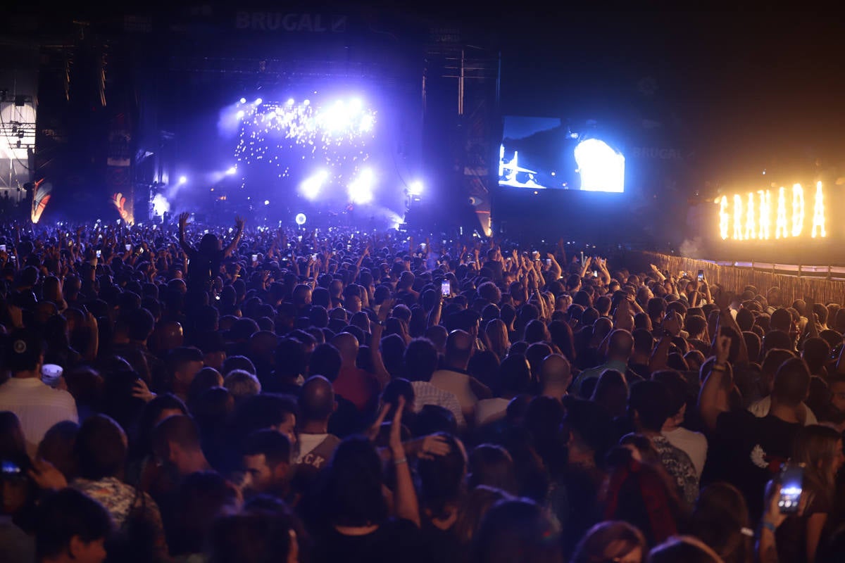 El festival con el que 'acaba el verano' reúne a miles de personas en el Cortijo del Conde de Granada 