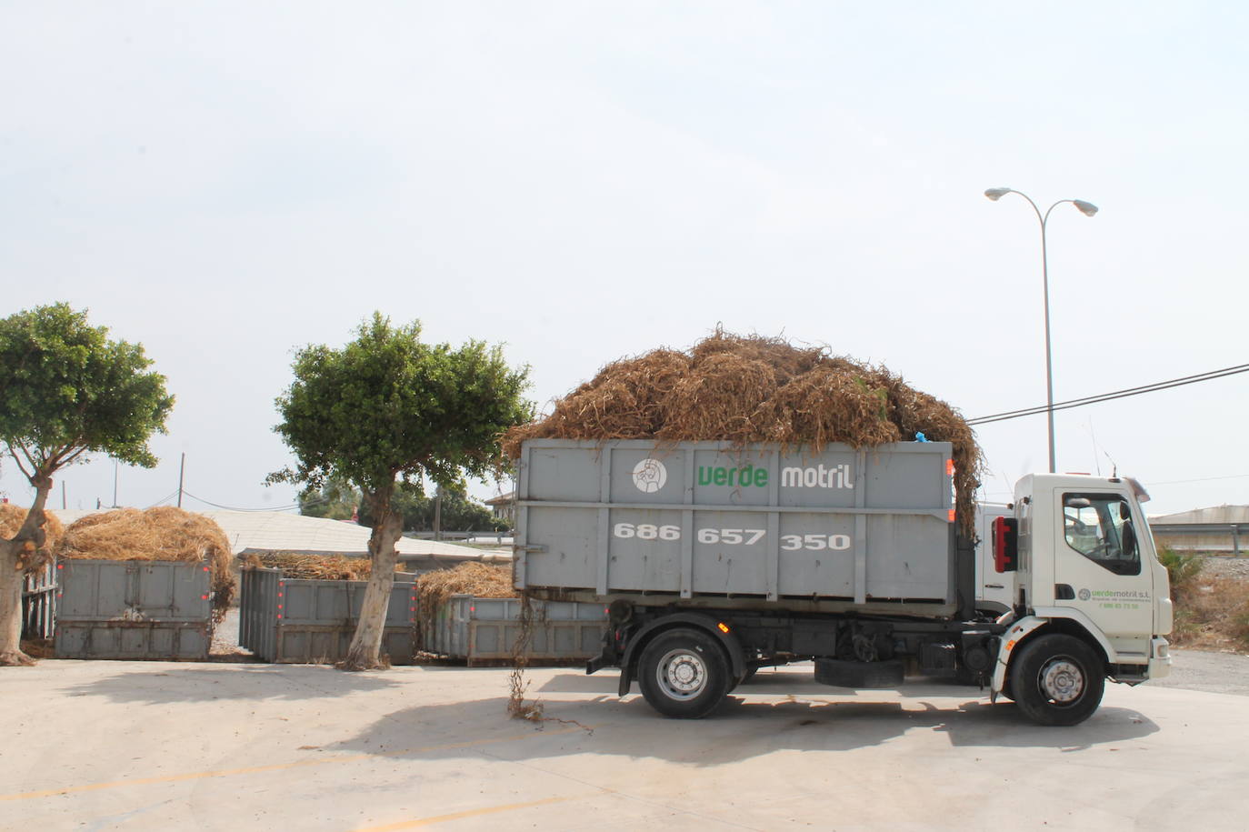 El cierre de la planta de reciclaje de Motril tras sufrir dos incendios está provocando una «parálisis» en el sector agrícola 