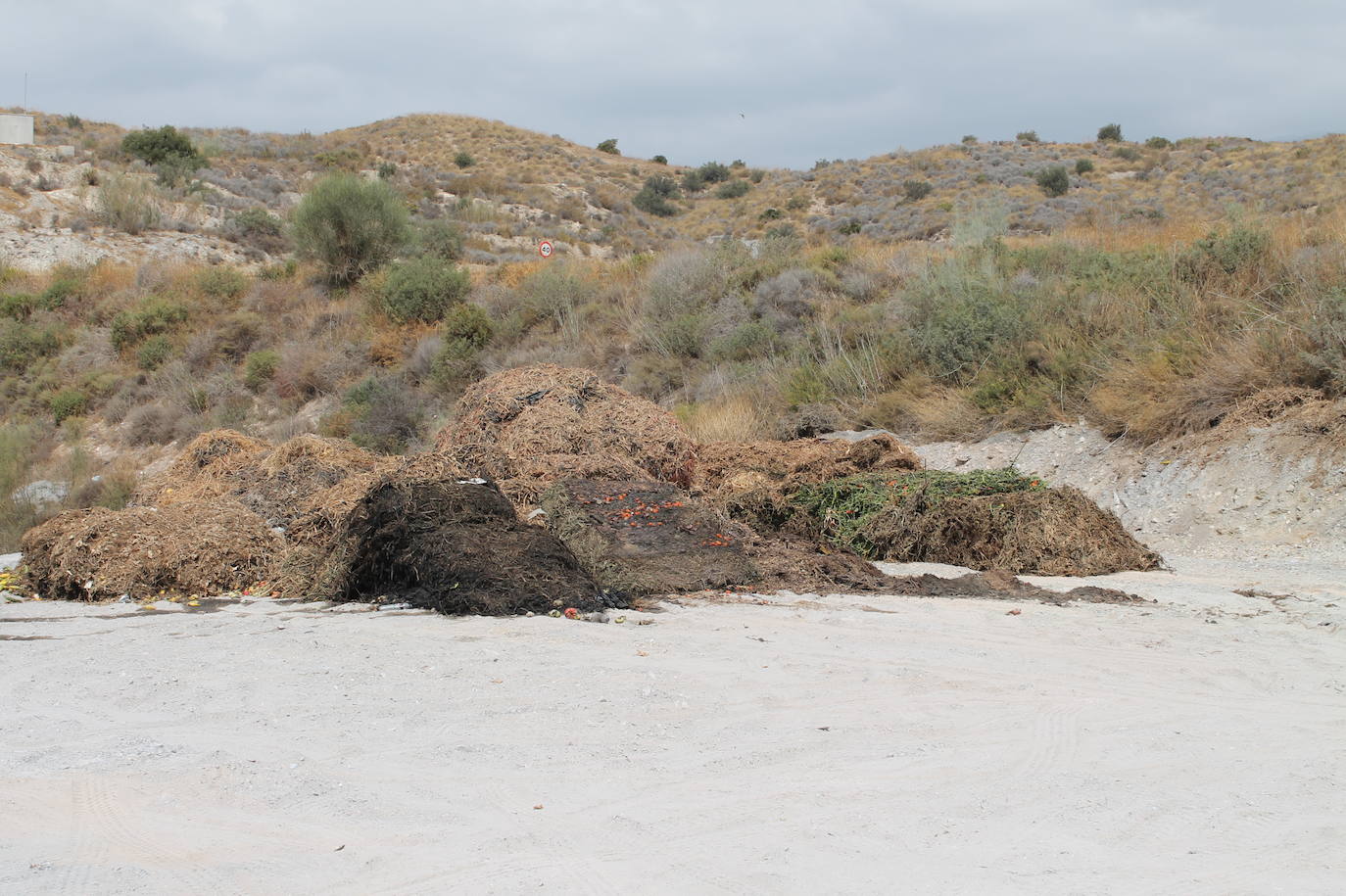 El cierre de la planta de reciclaje de Motril tras sufrir dos incendios está provocando una «parálisis» en el sector agrícola 