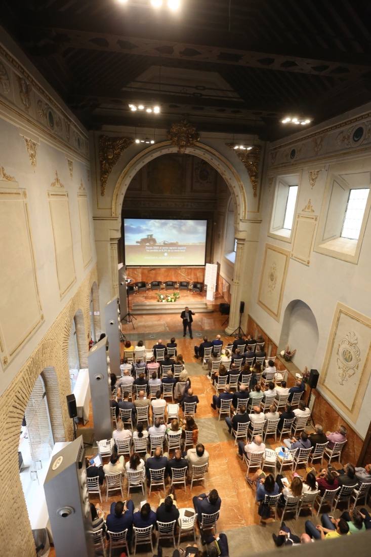 El Hotel Santa Paula ha acogido esta mañana las jornadas Bankia Forward, donde el CEO de Innsai, Jesús Navarro, ha repasado las principales tendencias de la innovación empresarial en un evento organizado por IDEAL