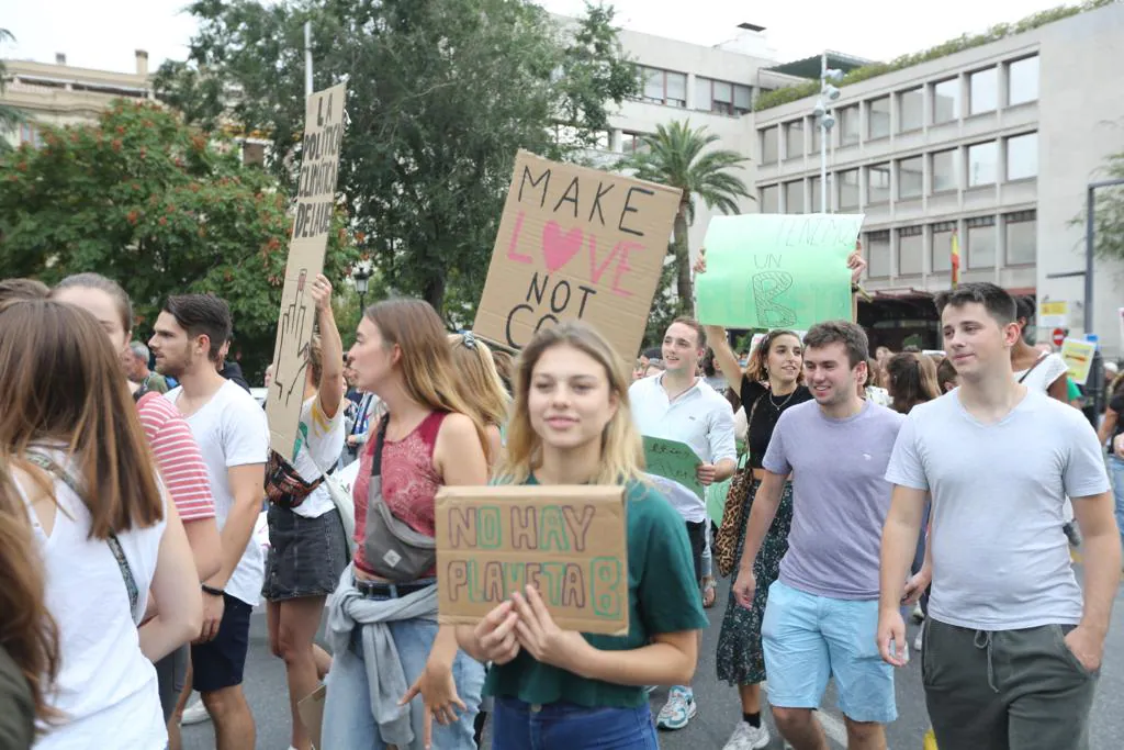 El evento ecologista ha caminado las calles de la capital en dirección al Ayuntamiento