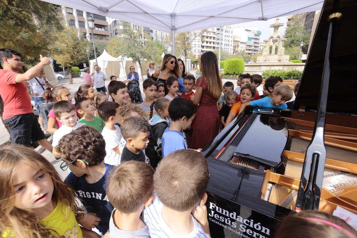 Estos instrumentos están ubicados en siete plazas emblemáticas de la ciudad, haciendo que la ciudad suene mejor