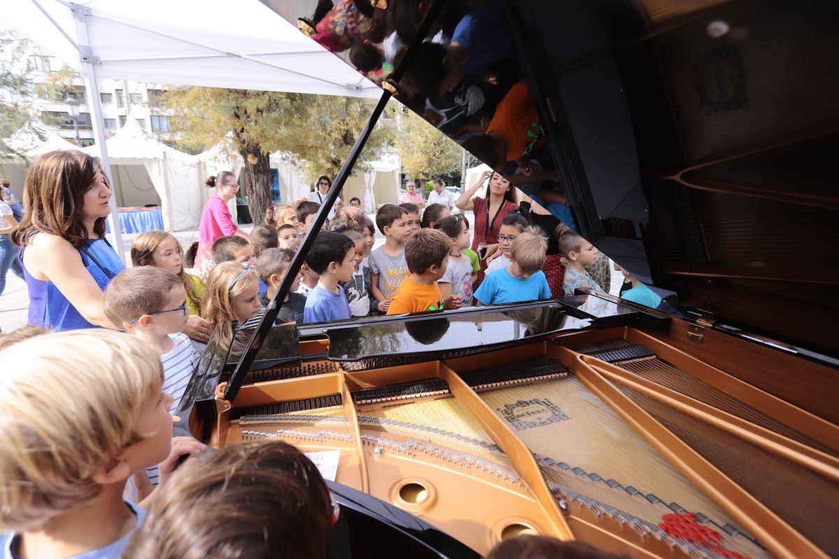 Estos instrumentos están ubicados en siete plazas emblemáticas de la ciudad, haciendo que la ciudad suene mejor