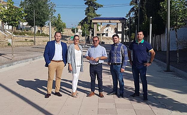 El diputado, José Castro, en el centro, visitó las actuaciones.