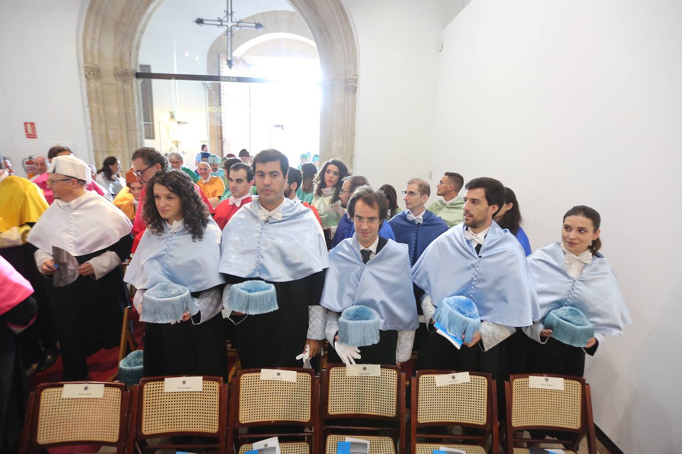 En la sede del Rectorado se celebró el acto académico que contó con una gran asistencia de miembros de la comunidad universitaria así como destacados representantes de otras instituciones y entidades públicas