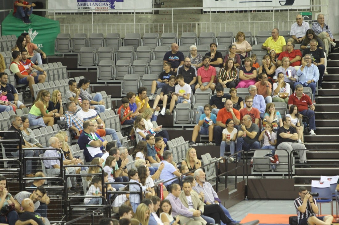 Todas las imágenes de la afición en el partido de baloncesto del sábado