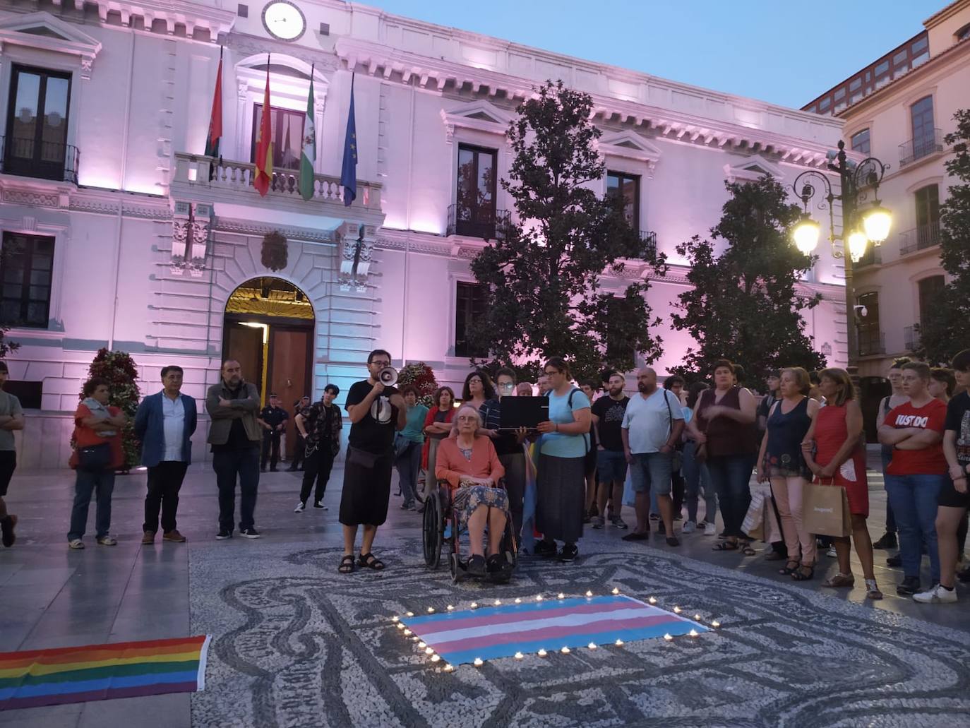 Colectivo LGTBI: minuto silencio en Granada por el crimen de una mujer trans en Asturias