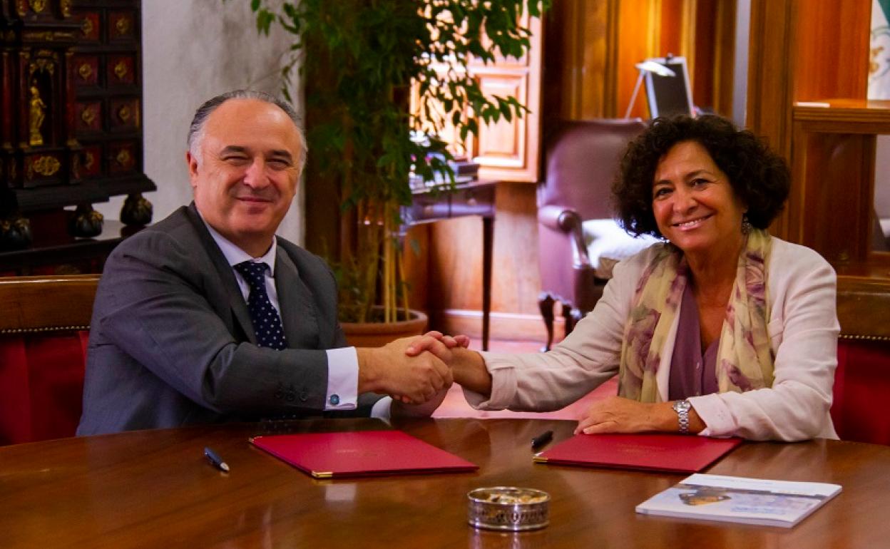 La UGR y Fundación La Caixa renuevan su colaboración en proyectos sociales y financieros