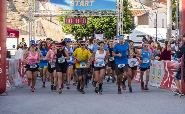 Imagen. Los corredores, a la salida. 