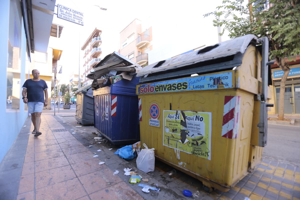 Existen puntos de la ciudad en los que la basura está retirada y el aspecto del centro de la ciudad ya es mucho mejor 