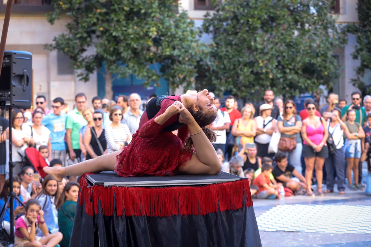 Su creadores, Juanjo Guarnido y Juan Díaz Canalaes, reciben un cálido homenaje en la inauguración del festival patrocinado por Cervezas Alhambra 