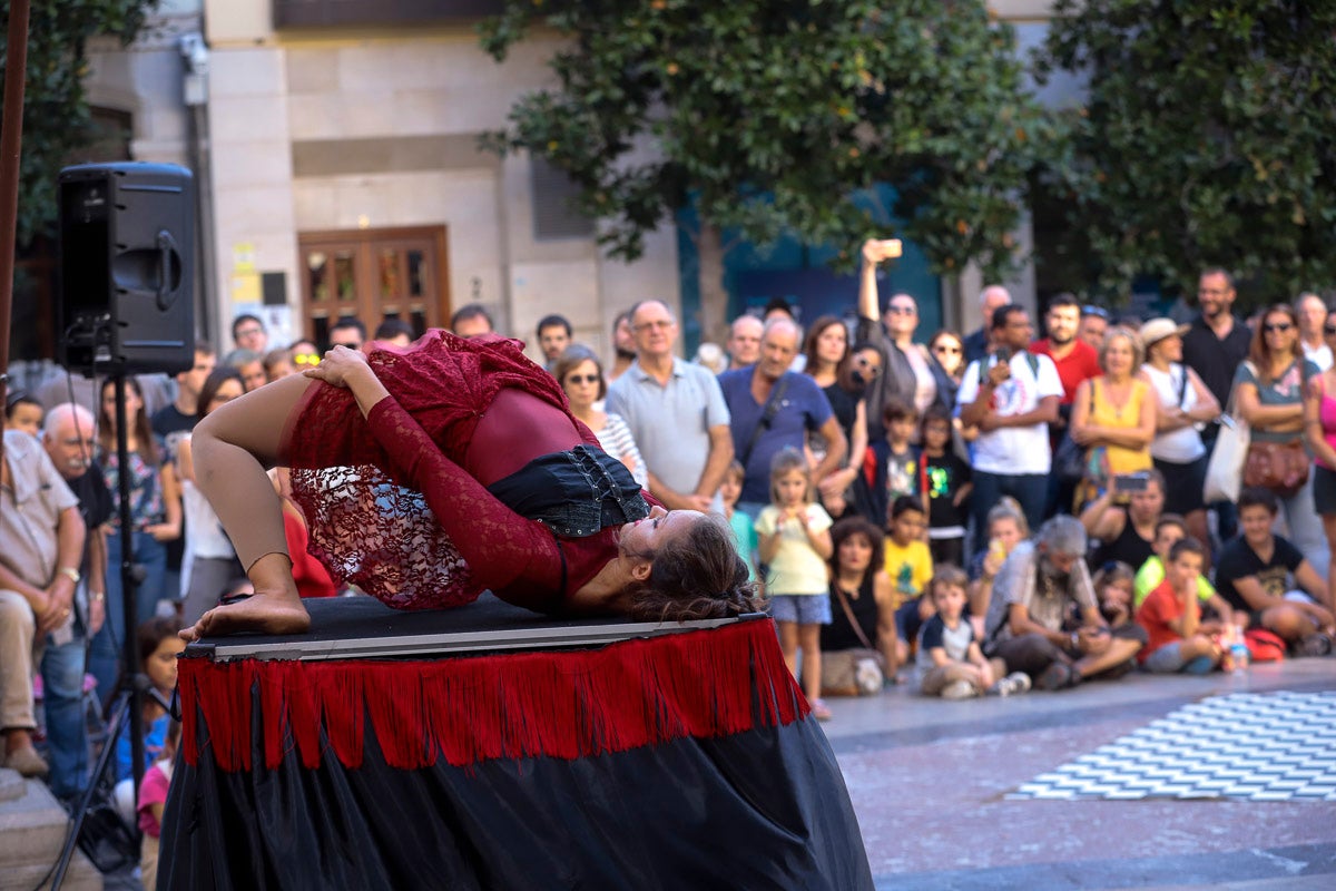 Su creadores, Juanjo Guarnido y Juan Díaz Canalaes, reciben un cálido homenaje en la inauguración del festival patrocinado por Cervezas Alhambra 