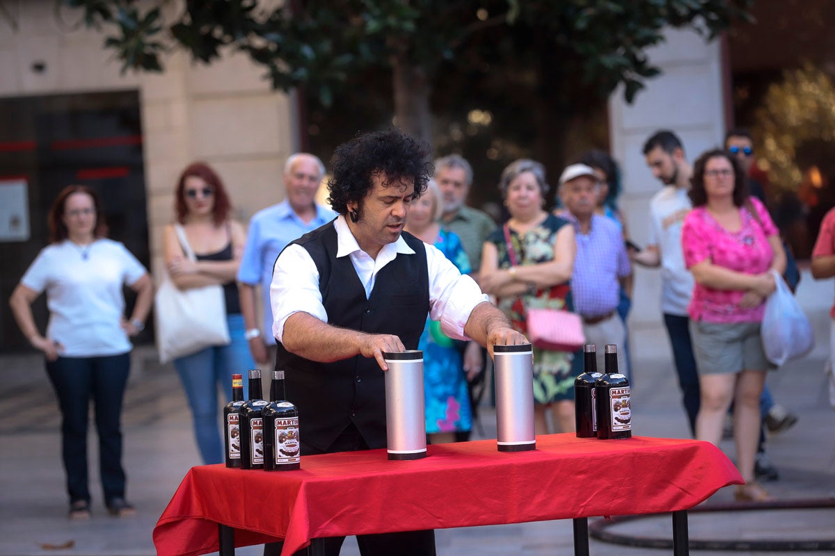 Su creadores, Juanjo Guarnido y Juan Díaz Canalaes, reciben un cálido homenaje en la inauguración del festival patrocinado por Cervezas Alhambra 
