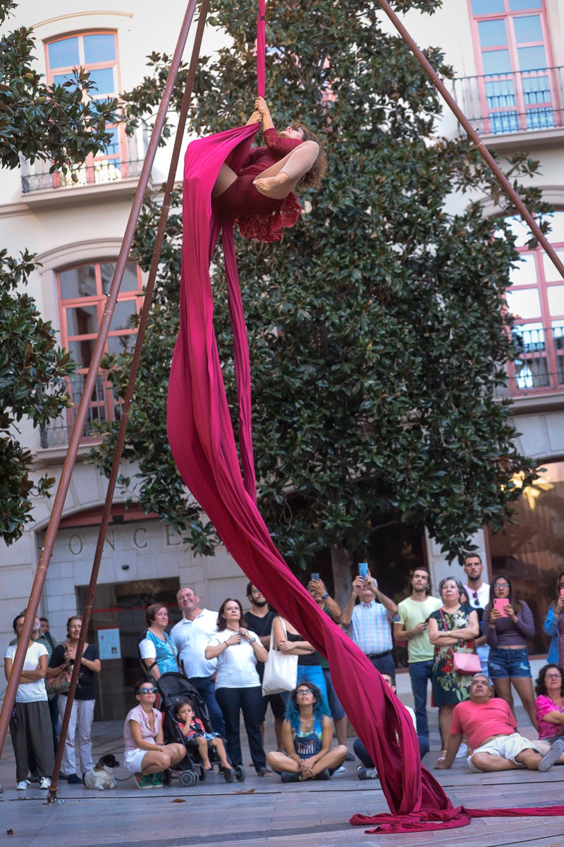 Su creadores, Juanjo Guarnido y Juan Díaz Canalaes, reciben un cálido homenaje en la inauguración del festival patrocinado por Cervezas Alhambra 