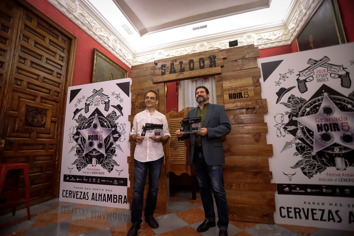 Su creadores, Juanjo Guarnido y Juan Díaz Canalaes, reciben un cálido homenaje en la inauguración del festival patrocinado por Cervezas Alhambra 
