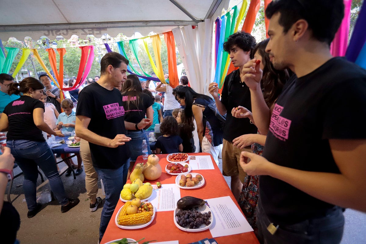 El gran evento de divulgación científica ofrece esta tarde-noche talleres y ponencias de todo tipo para todos los granadinos 