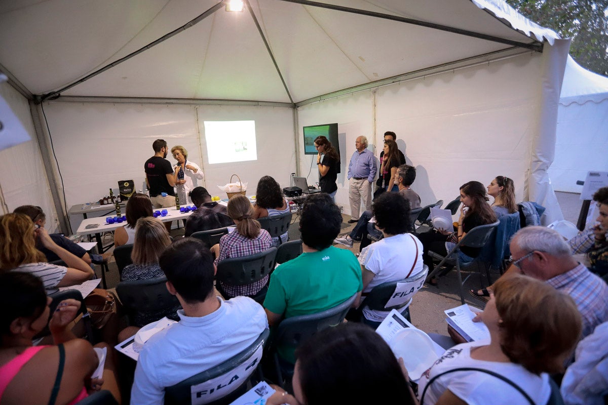 El gran evento de divulgación científica ofrece esta tarde-noche talleres y ponencias de todo tipo para todos los granadinos 