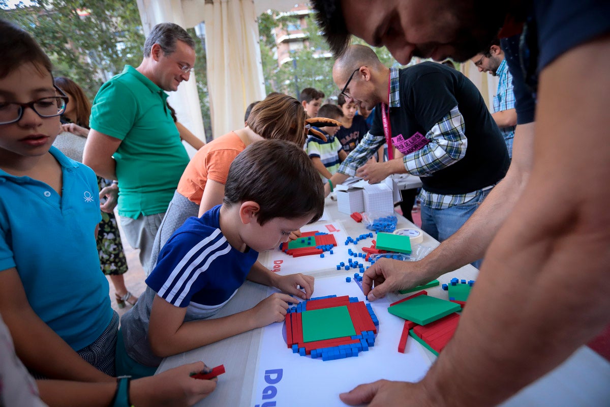 El gran evento de divulgación científica ofrece esta tarde-noche talleres y ponencias de todo tipo para todos los granadinos 