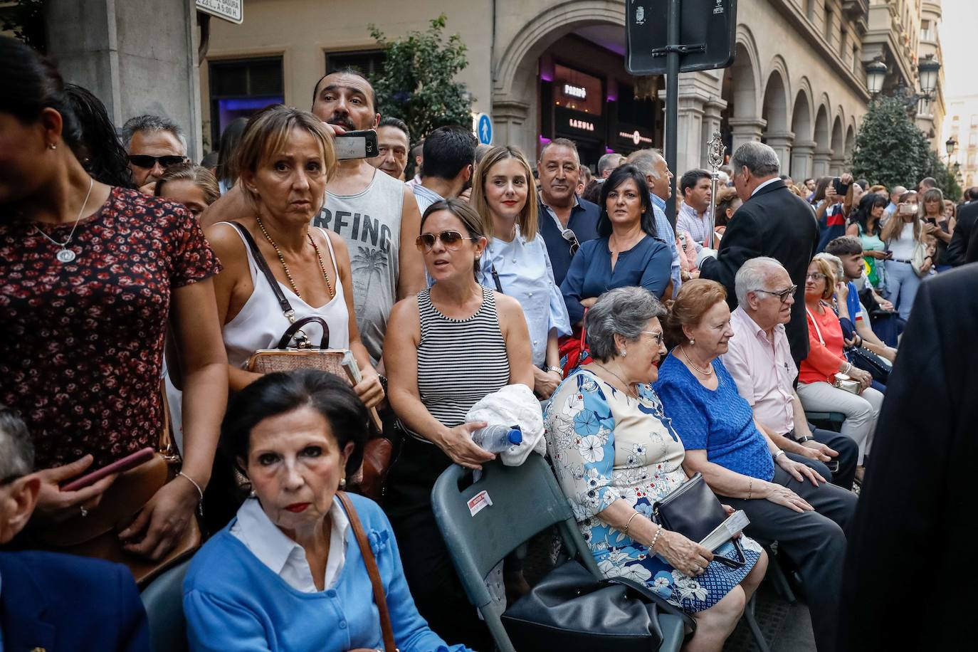 La Romería de San Miguel en el Albaicín y los puestos en la Carrera anticipan una tarde espléndida de devoción a la Virgen de las Angustias 