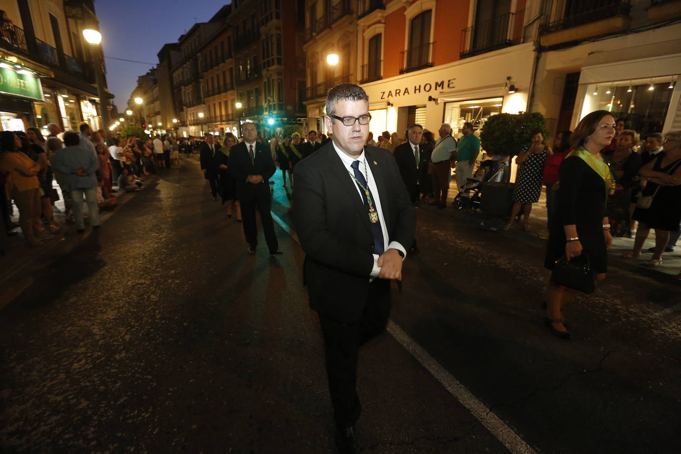 La Romería de San Miguel en el Albaicín y los puestos en la Carrera anticipan una tarde espléndida de devoción a la Virgen de las Angustias 