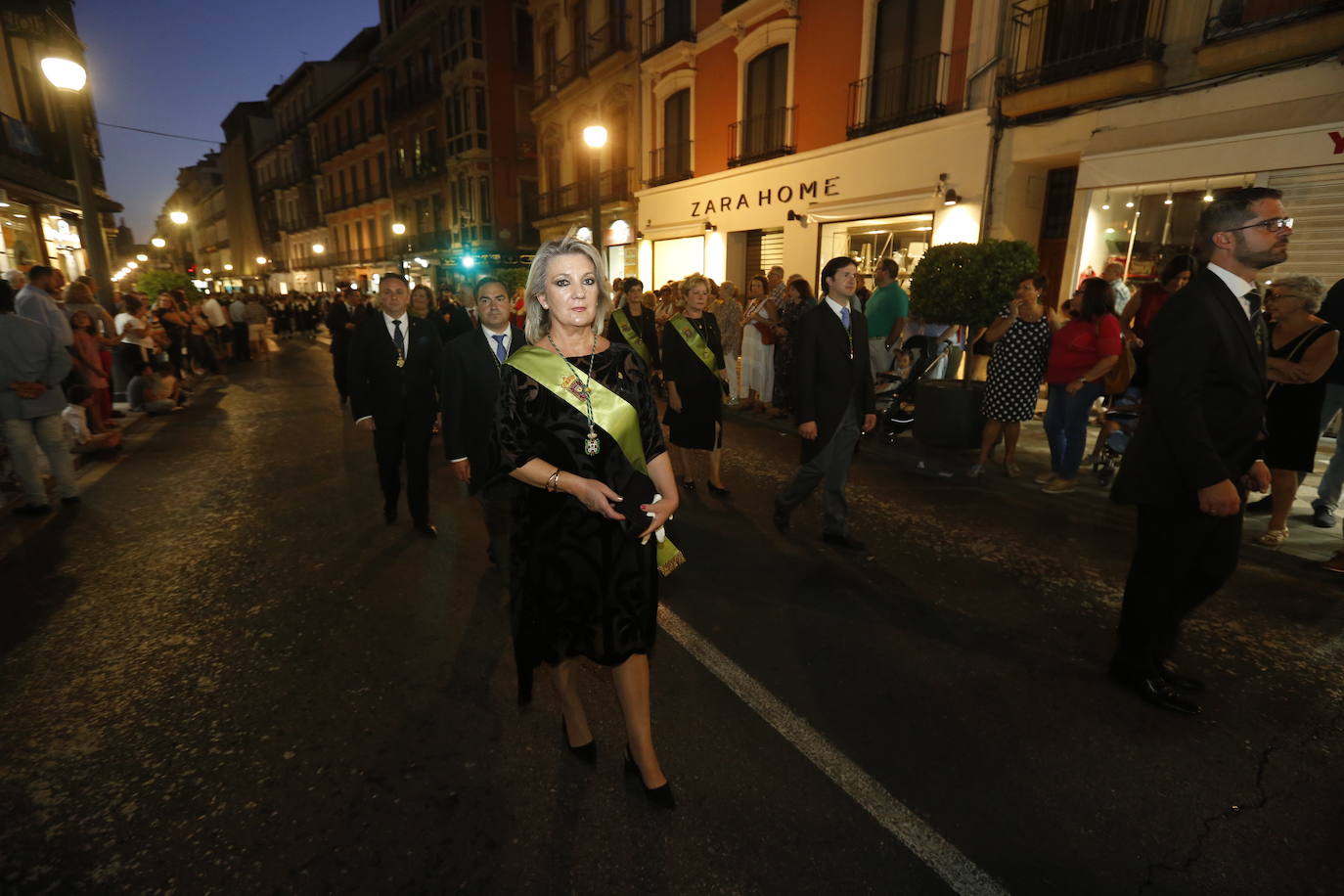 La Romería de San Miguel en el Albaicín y los puestos en la Carrera anticipan una tarde espléndida de devoción a la Virgen de las Angustias 