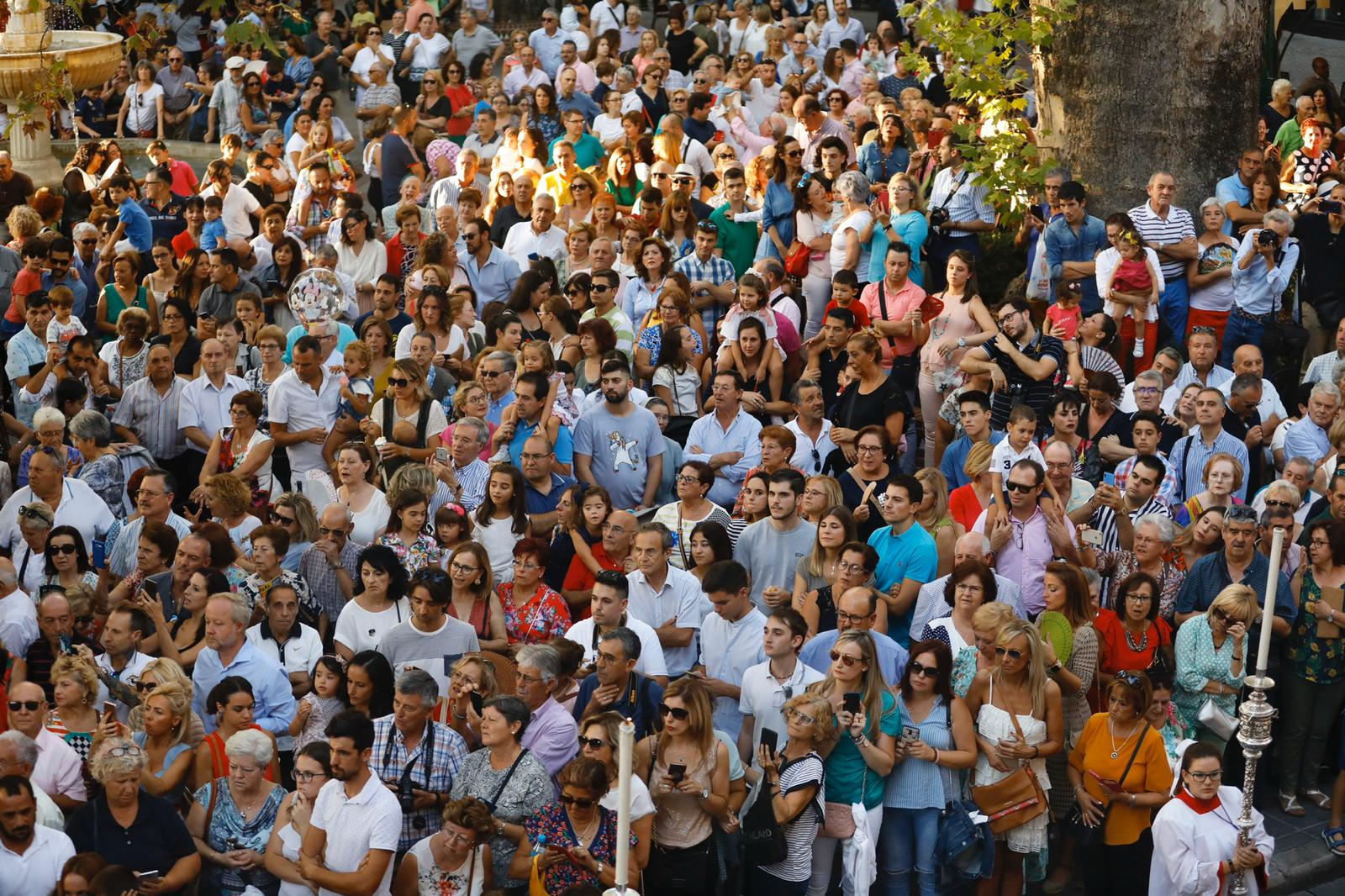 La Romería de San Miguel en el Albaicín y los puestos en la Carrera anticipan una tarde espléndida de devoción a la Virgen de las Angustias 