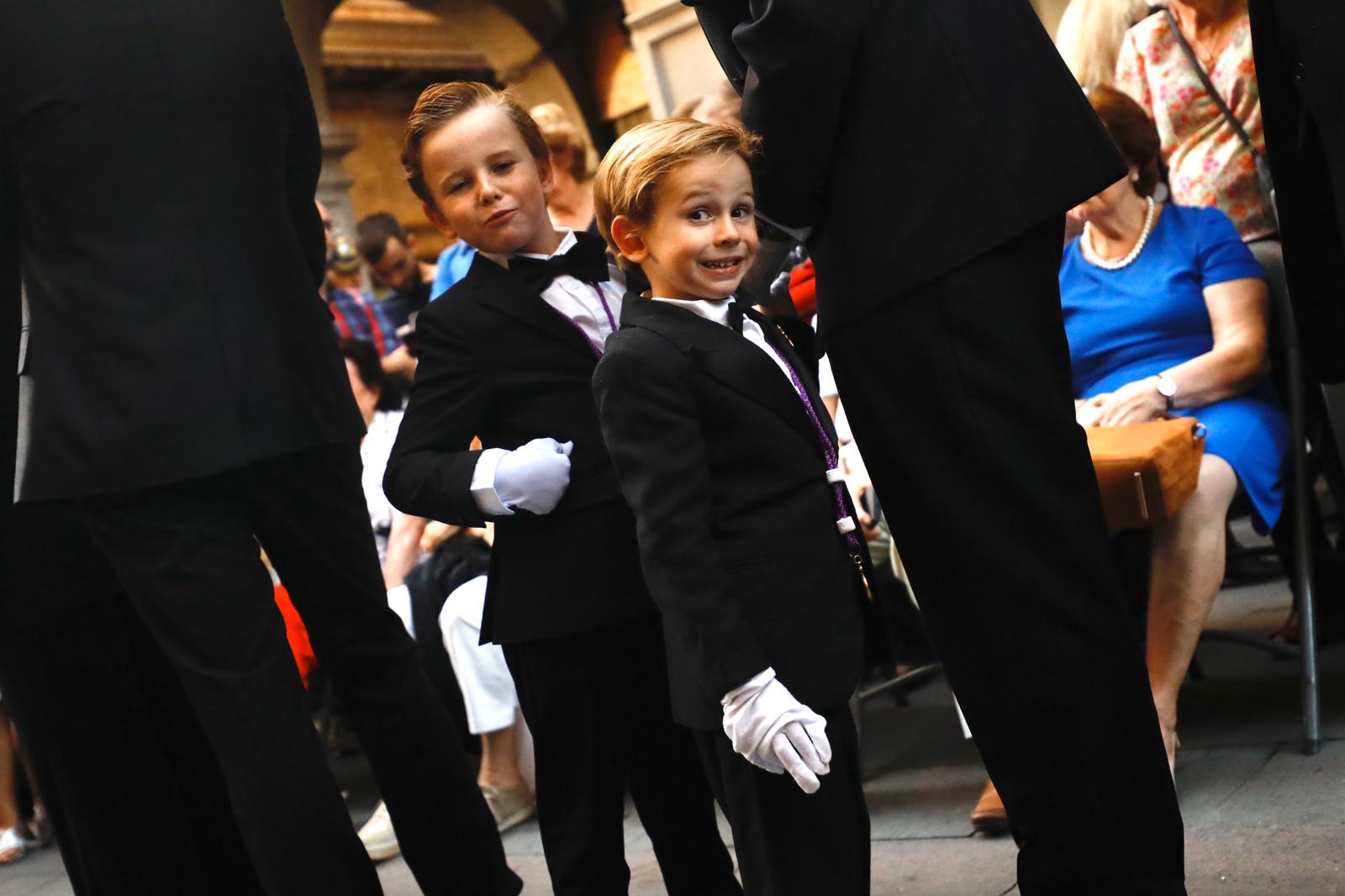 La Romería de San Miguel en el Albaicín y los puestos en la Carrera anticipan una tarde espléndida de devoción a la Virgen de las Angustias 