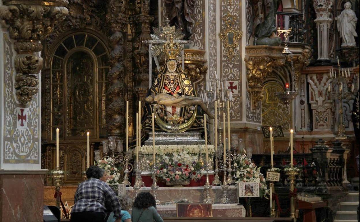 Procesión de la Virgen de las Angustias | Granada se cita con la Virgen a las seis