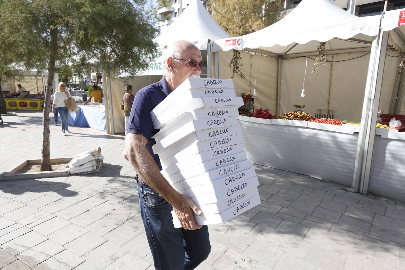 La Romería de San Miguel en el Albaicín y los puestos en la Carrera anticipan una tarde espléndida de devoción a la Virgen de las Angustias 