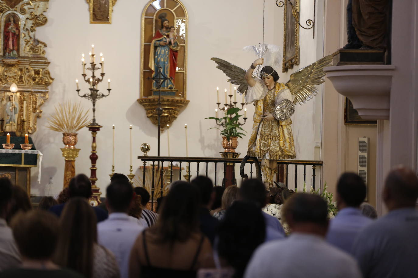 La Romería de San Miguel en el Albaicín y los puestos en la Carrera anticipan una tarde espléndida de devoción a la Virgen de las Angustias 