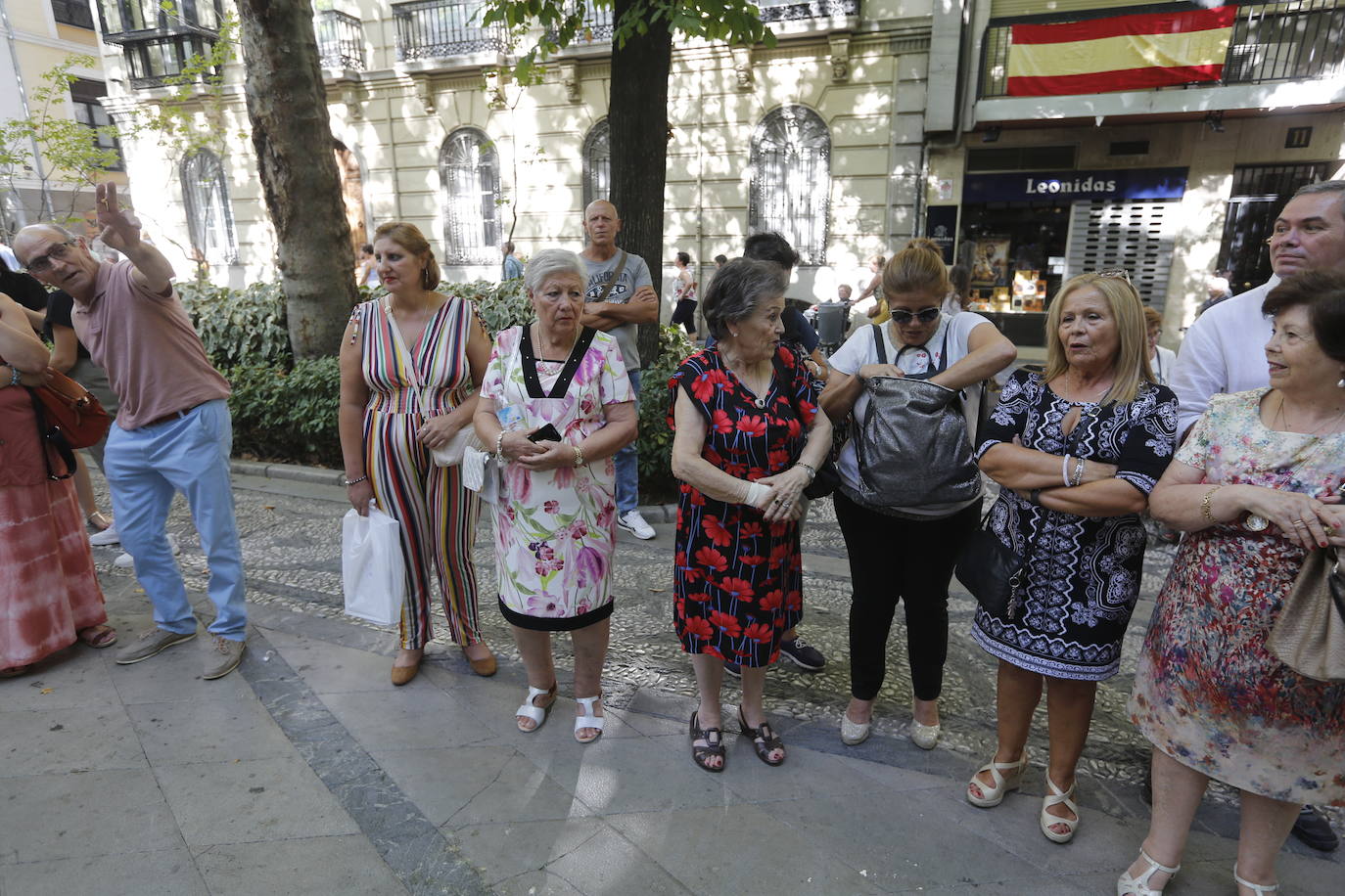 La Romería de San Miguel en el Albaicín y los puestos en la Carrera anticipan una tarde espléndida de devoción a la Virgen de las Angustias 