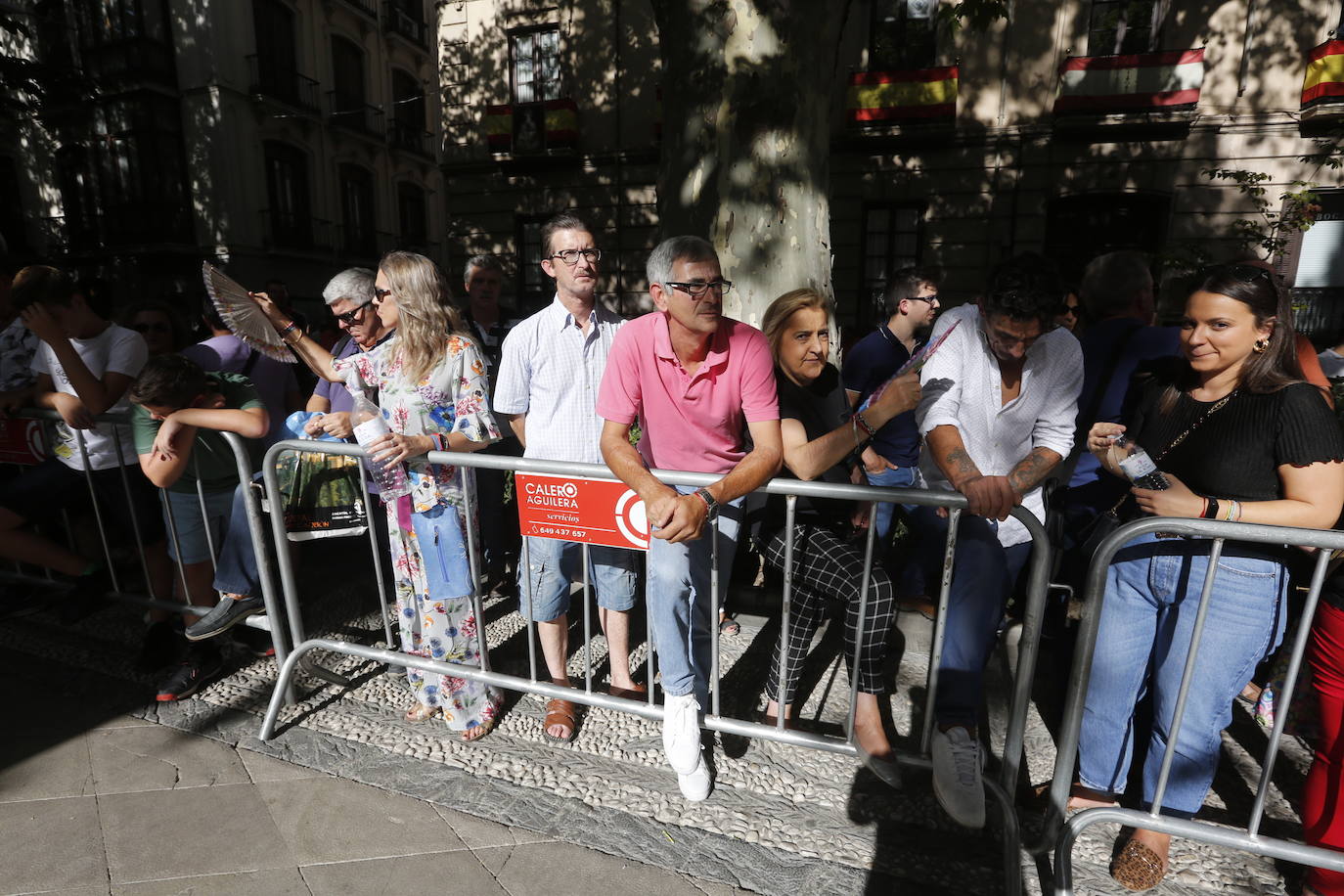 La Romería de San Miguel en el Albaicín y los puestos en la Carrera anticipan una tarde espléndida de devoción a la Virgen de las Angustias 