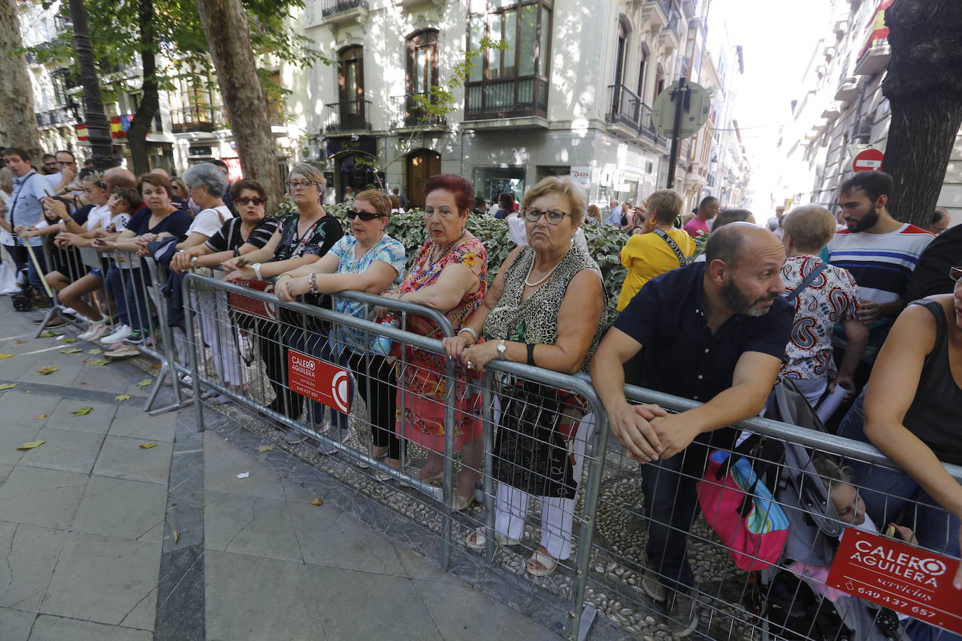 La Romería de San Miguel en el Albaicín y los puestos en la Carrera anticipan una tarde espléndida de devoción a la Virgen de las Angustias 