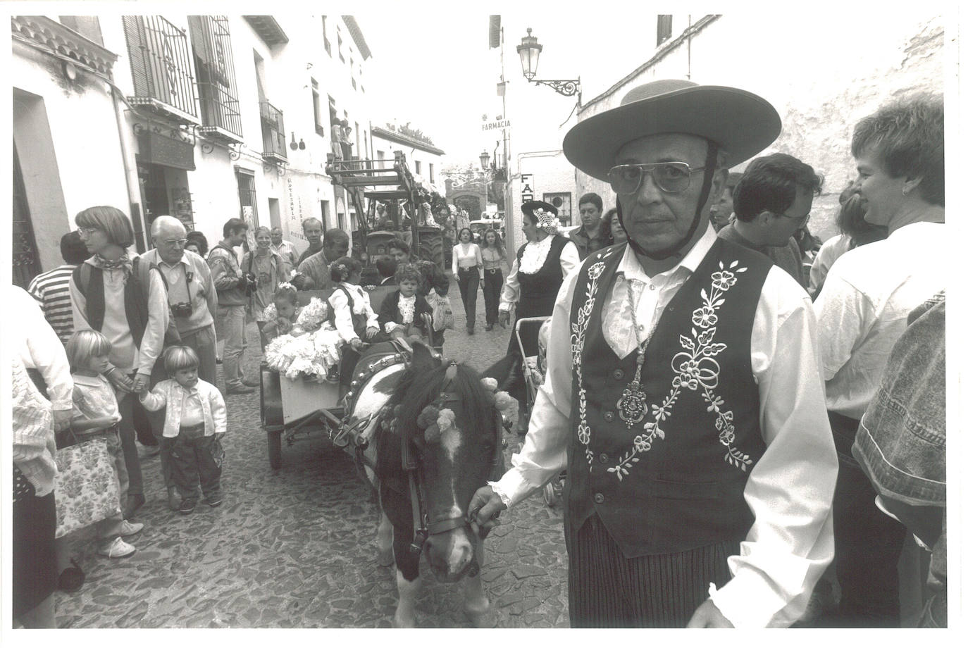 La romería de San Miguel es una tradición en la que se reafirma la identidad del Albaicín y abren el barrio al resto de la ciudad. Esta galería es una muestra gráfica del arraigo de esta fiesta tan granadina