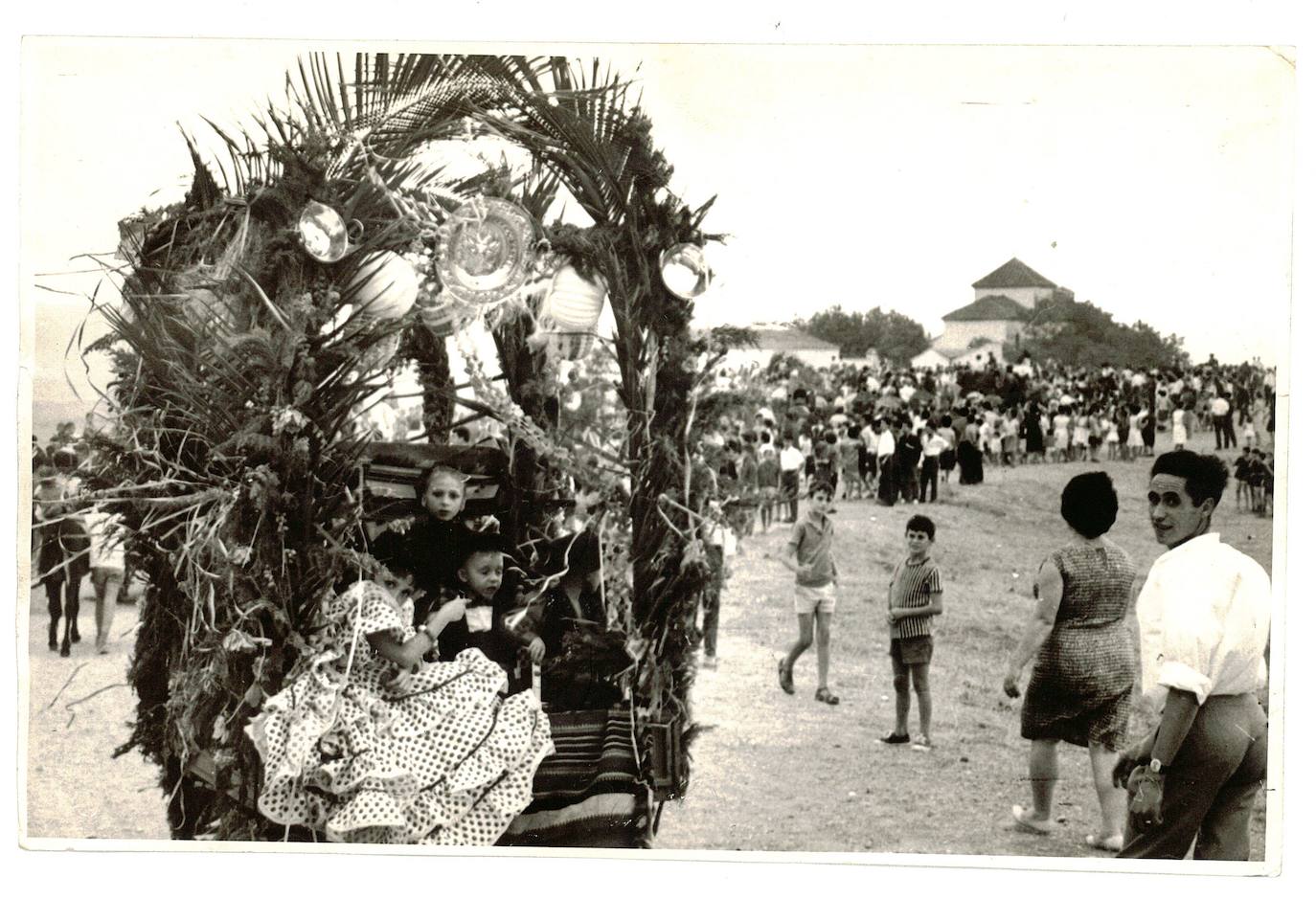 La romería de San Miguel es una tradición en la que se reafirma la identidad del Albaicín y abren el barrio al resto de la ciudad. Esta galería es una muestra gráfica del arraigo de esta fiesta tan granadina