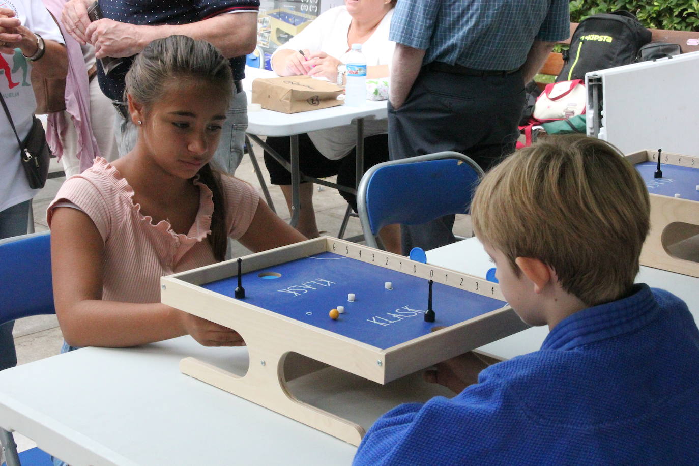 Miles de almerienses han participado en la actividad 'Muévete en la calle: actívate' programada para promocionar la práctica deportiva con casi una treintena de exhibiciones deportivas