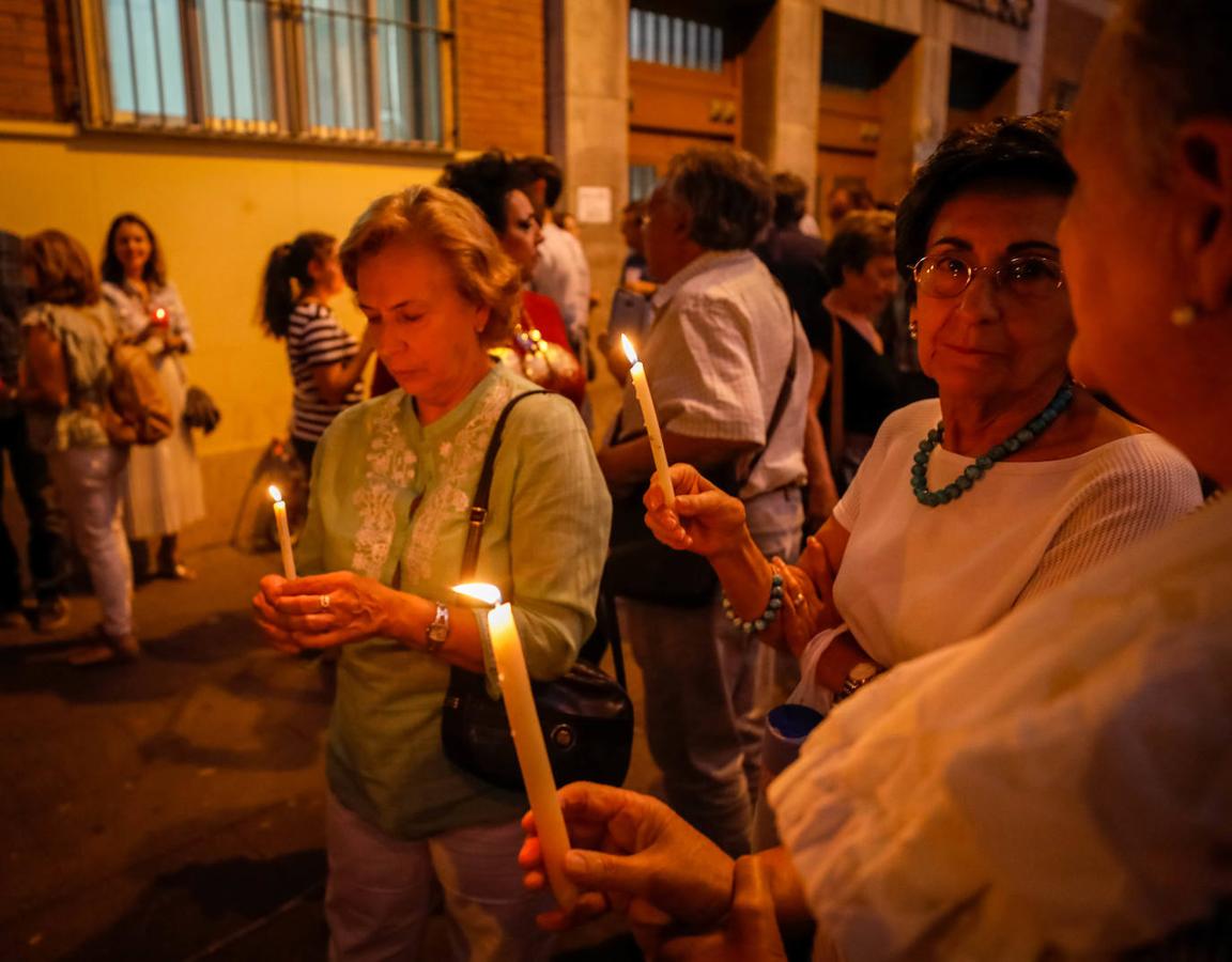 A la concentración ha acudido un centenar de personas para exigir dignidad para el barrio