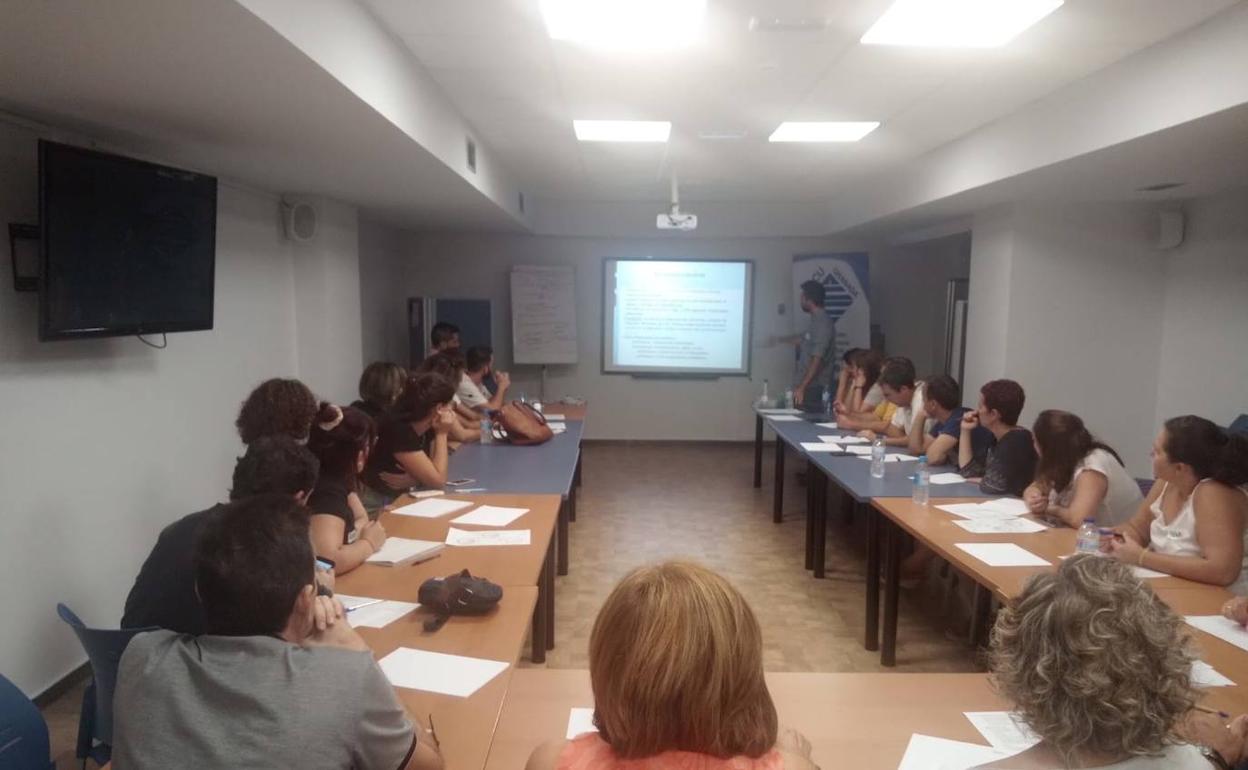 20 pacientes con Enfermedad Inflamatoria Intestinal participan en el Hospital de Motril en un taller sobre alimentación