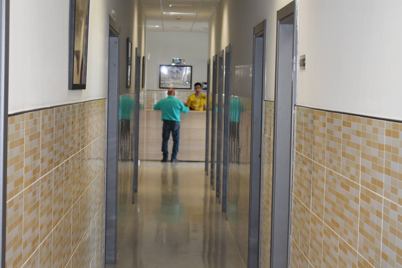 Abre las puertas de las modernas instalaciones en las que los internos almerienses se preparan para su total reinserción