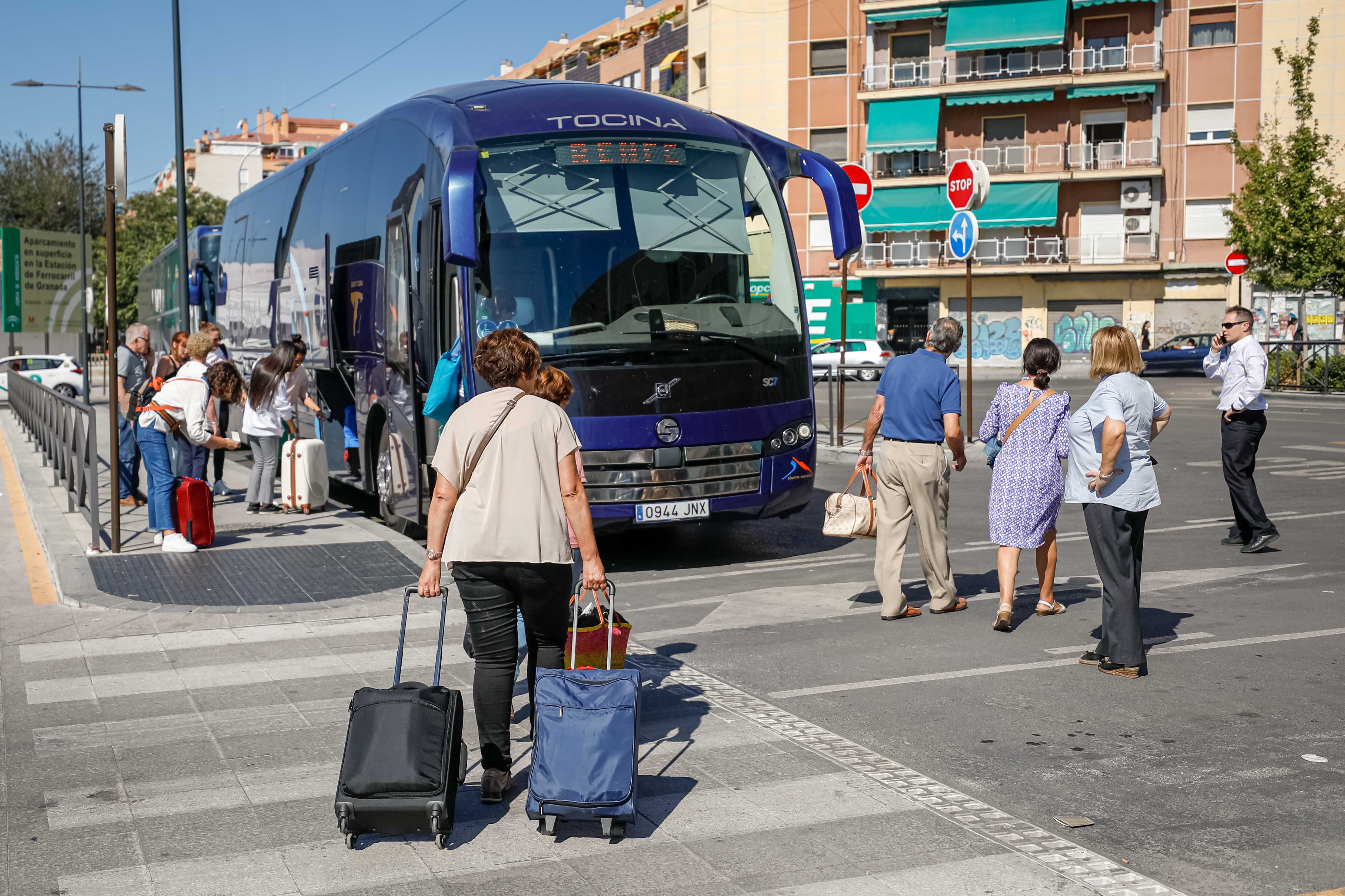 Domingo ajetreado en la estación granadina por las complicaciones en servicio de la Alta Velocidad | FOTOS: FERMÍN RODRÍGUEZ